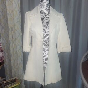 Chic Women's Cream Blazer